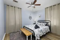 Lovely Modern 3 Bedroom bungalow l 3 King size beds - Wifi