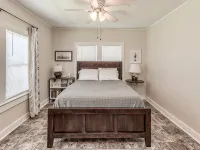 Charming House 1/2 Block from Bay Hotels in Fulton