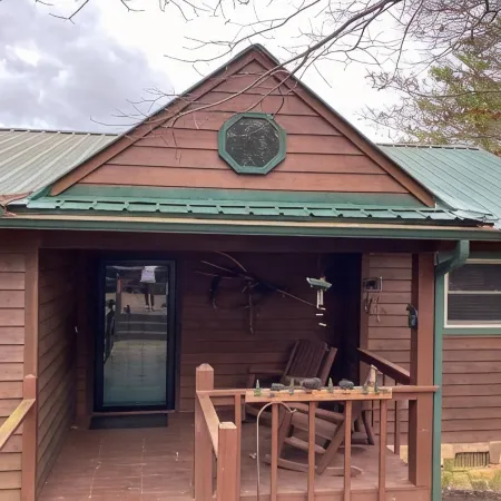 McDaniel's Misty Blue ~ Cozy & Quaint Cabin w/ Exceptional Smoky Mountain Views
