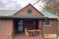 McDaniel's Misty Blue ~ Cozy & Quaint Cabin w/ Exceptional Smoky Mountain Views - Mountain view