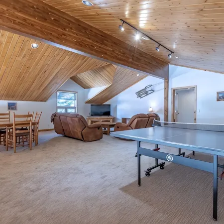 Equipped family-sized ski chalet in Driggs, ID a short drive to Grand Targhee.