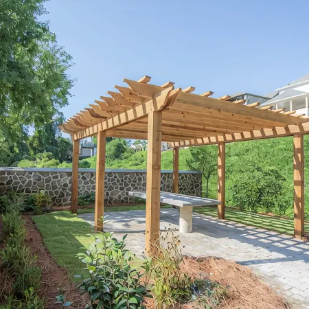 The Black Barn, 3 BR/3 BA House! Easy walking Distance To Everything!