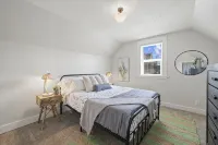 The Reddish House: 6th Ave, UPS, UW, Ruston - Balkoner