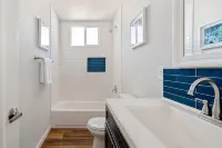 "POINT BREAK! House 2-King Beds, 1-Block to Beach! - Bungalows