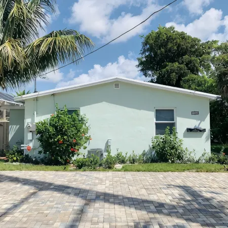 Beautiful 2 - Bedroom Rental Unit near the Beach