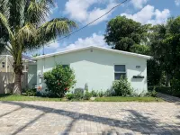 Beautiful 2 - Bedroom Rental Unit near the Beach - Condos