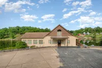 Beautiful Lakefront Home, Private Dock, Sleeps 16, 12 minutes to Ark Encounter - 4-Star