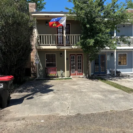 LALALAND -2 master suites, king bed, comfort & location “No chores” at checkout