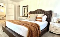 Perched on Pine: Endless Downtown Fun! - ห้องครัว