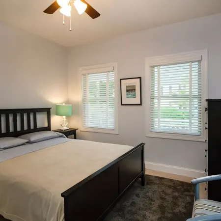 Blue Bay Dream w/ Seasonal Outdoor Jacuzzi, Cabana + Office