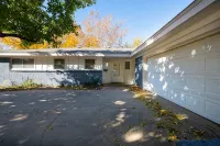 Spacious Belmar Beauty w/ Fireplace & Patio - โฮมสเตย์