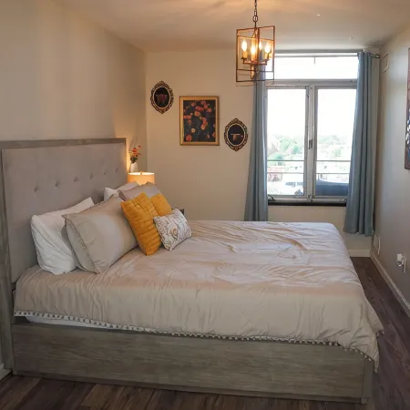Newly Renovated Cozy Condo in Midtown Crossing