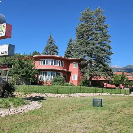 Rainbow Lodge and Inn Отели рядом с достопримечательностью «Колорадский колледж»