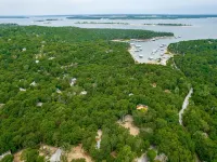 Lakeside Cabin Newly Remodeled .4Mile to Boat Ramp with Boat Parking and Kayaks. - 샬레 호텔
