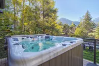 Dreamy home on river, mountain views, steps from town. - 4 estrellas