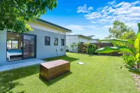 Little Fern House a Tropical Beach Hideaway Mudjimba,  Sunshine Coast 🛫 5 mins - جاكوزي