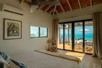 Islandchicbeachfronthome!StunningViews-Pool,OutdoorKitchen,Reef,Mini BballCourt - 4-Star