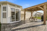 Charming 3-Bedroom Ranch, Steps from Klipsch Music Center Shopping and Dining - 3-Star