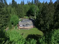 Modern studio with hot tub and patio access - Apartments