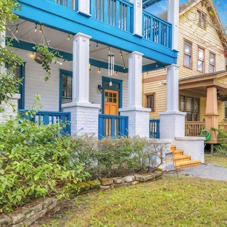 1537- Trend Setter, Entertain Your Heart Away, 1 Mile to Arenas, Pet Friendly