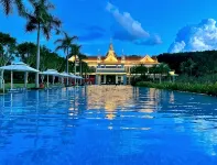 Daipan Chunfeng · Aura | Infinity Pool · Hot Spring Resort Villa (Gasa Airport) - piscina