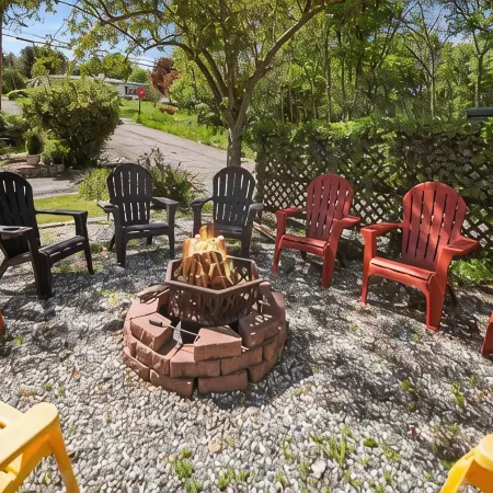 ★Lake Views ★ Hot tub ★ King Beds ★ Mins to All Hotels in Reading
