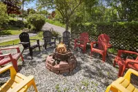 ★Lake Views ★ Hot tub ★ King Beds ★ Mins to All - Wifi