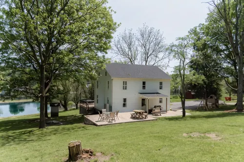 Secluded Valley Oasis with Swimming Pond, Spa, Firepit, 3Bd/2BA, Family Friendly - Homestays