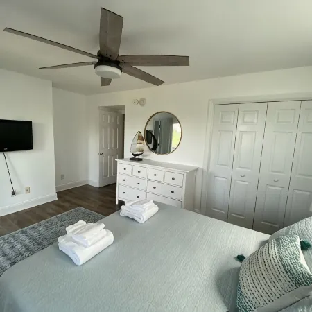 Waterfront: Dock Access, Walk to Beach, Pier & Shops, 5Br, Sunset View / 10% Off