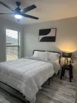 Serenity LoungeNEW-FRESH-MODERN HOUSE With TVs in All rooms - 3-Star