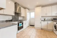 Luxury 4BR Heathrow Home | Parking | Near T4, T5 - 2-Star