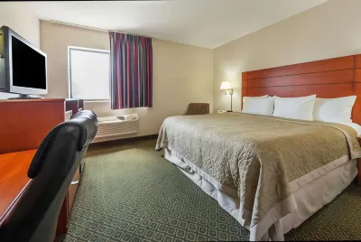 Super 8 by Wyndham St Charles Hotels near Geneva Metra