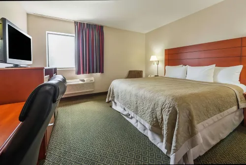 Super 8 by Wyndham St Charles Hotels in Saint Charles