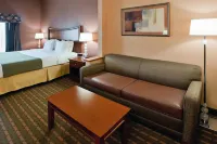 Holiday Inn Express & Suites Suffolk فنادق في Suffolk