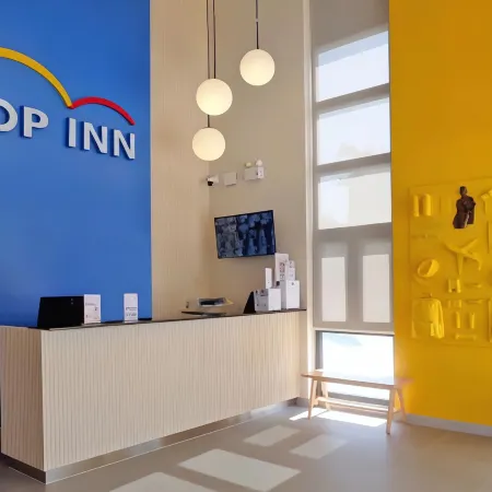 Hop Inn Nakhon Ratchasima City Center Отели рядом с достопримечательностью «Торговый центр The Mall Ratchasima»