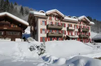Historic Hotel du Pillon - 3-Star