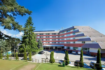 Alp Hotel Masella فنادق في La Molina-Alp