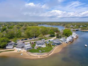 The Onset Beach Compound-Cape Cod Beach Resort & Oceanic Habitat