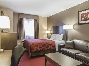 Econo Lodge Inn and Suites Lethbridge