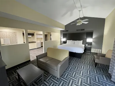 La Quinta Inn by Wyndham Indianapolis Airport Lynhurst Отели рядом с достопримечательностью «MyComputerCareer»