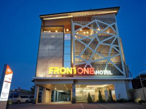 Front One Hotel Sragen