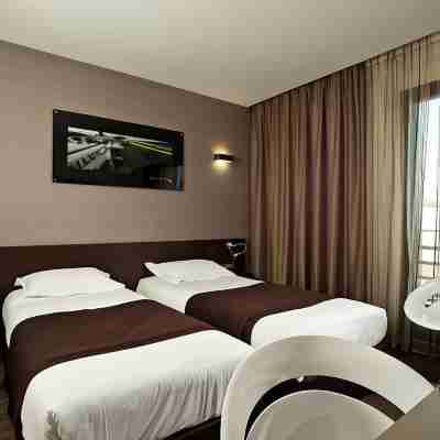 Grand Prix Hotel & Restaurant Rooms