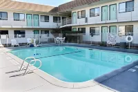 คลาเรียนพอยต์ ริดจ์เครสต์ ใกล้สถานีทหารเรือไชน่าเลค