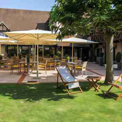 Auberge du Cheval Blanc Hotel Exterior