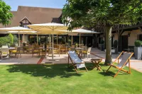 Auberge du Cheval Blanc Hotels in Salbris
