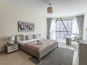 Luxury Apartment in the Iconic Park Towers