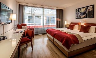 1. Hotel G ..