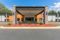 Quality Inn & Suites Hotels in Portage