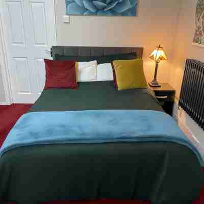 Impeccable 1-Bed Apartment in Sevenoaks, Kent Rooms