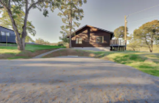 On-Site Winery and Tasting Room Oregon Bungalow!